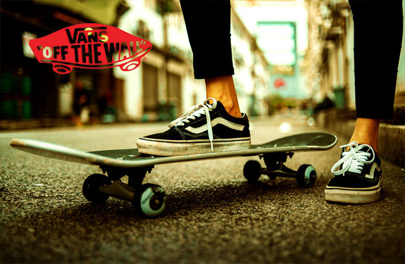Evolusi-dan-Popularitas-Sepatu-Vans-Ikonik-di-Era-Modern