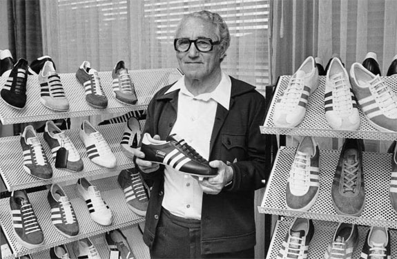 Sepatu-Adidas-Sejarah,-Inovasi,-dan-Popularitas-yang-Tak-Lekang-Waktu